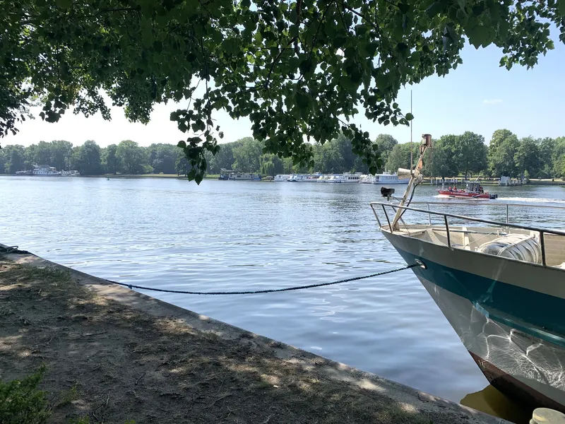 Sonnenplatz in begehrter Wasserlage: Aussichtsoase mit großer Loggia, Concierge, Fitness + Sauna — photo 1